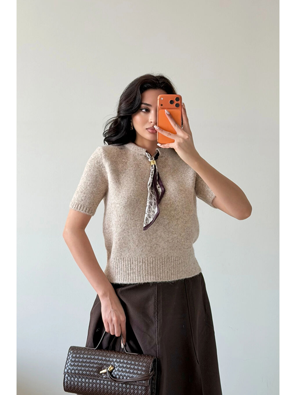 Kadın Bej Fularlı Kısa Kol Kazak 1014-2536-1