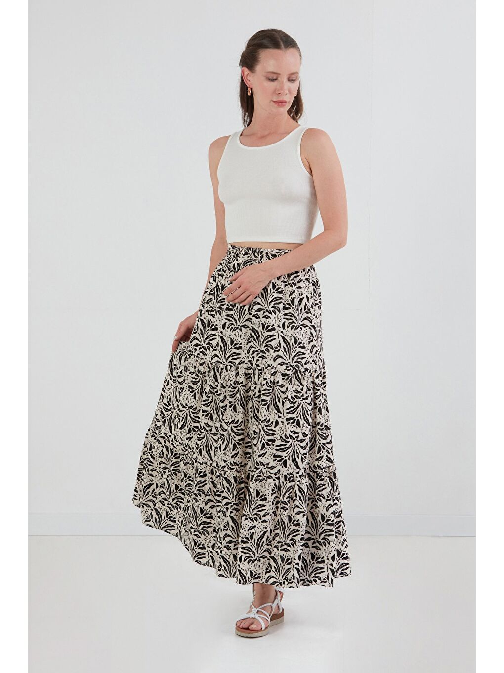 Siyah Desenli Beli Lastikli Etek