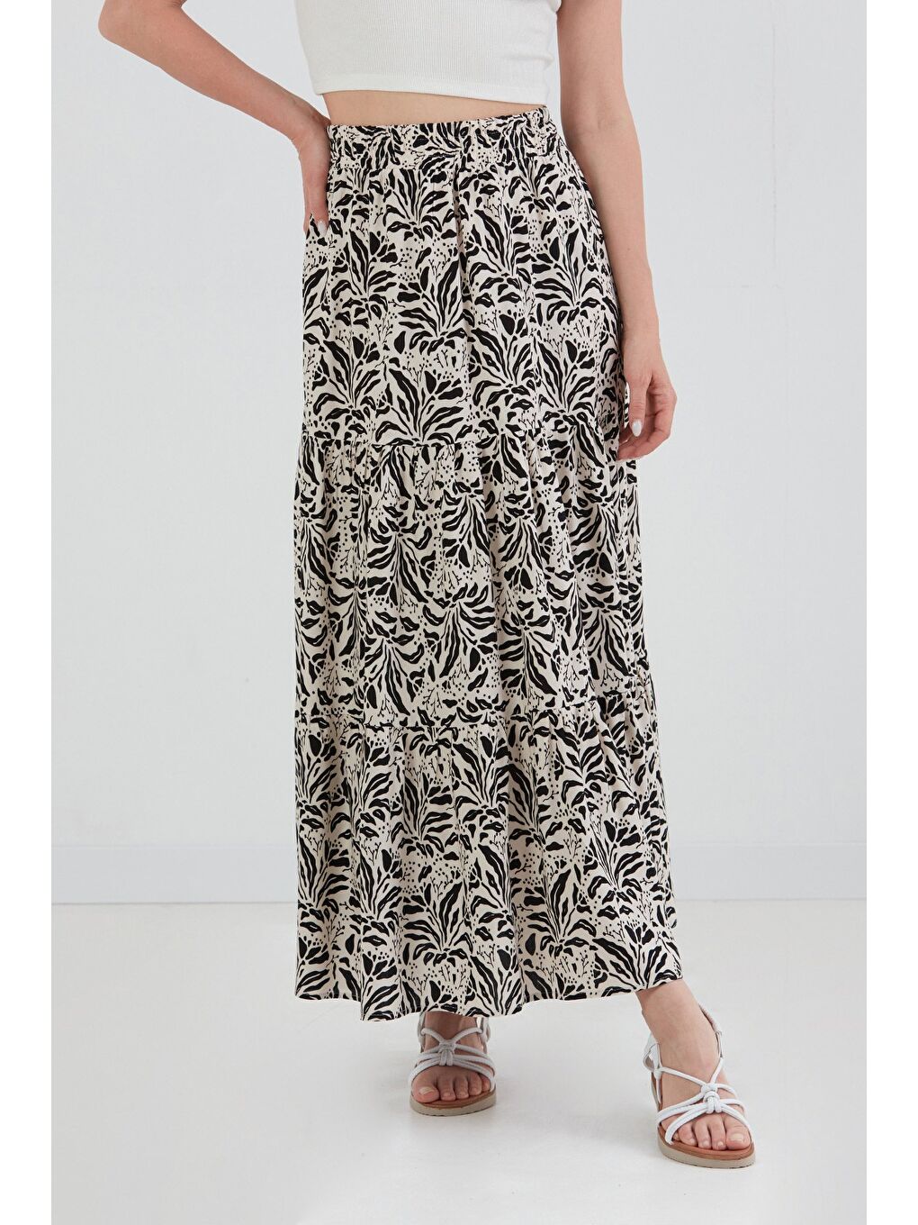 Siyah Desenli Beli Lastikli Etek-1