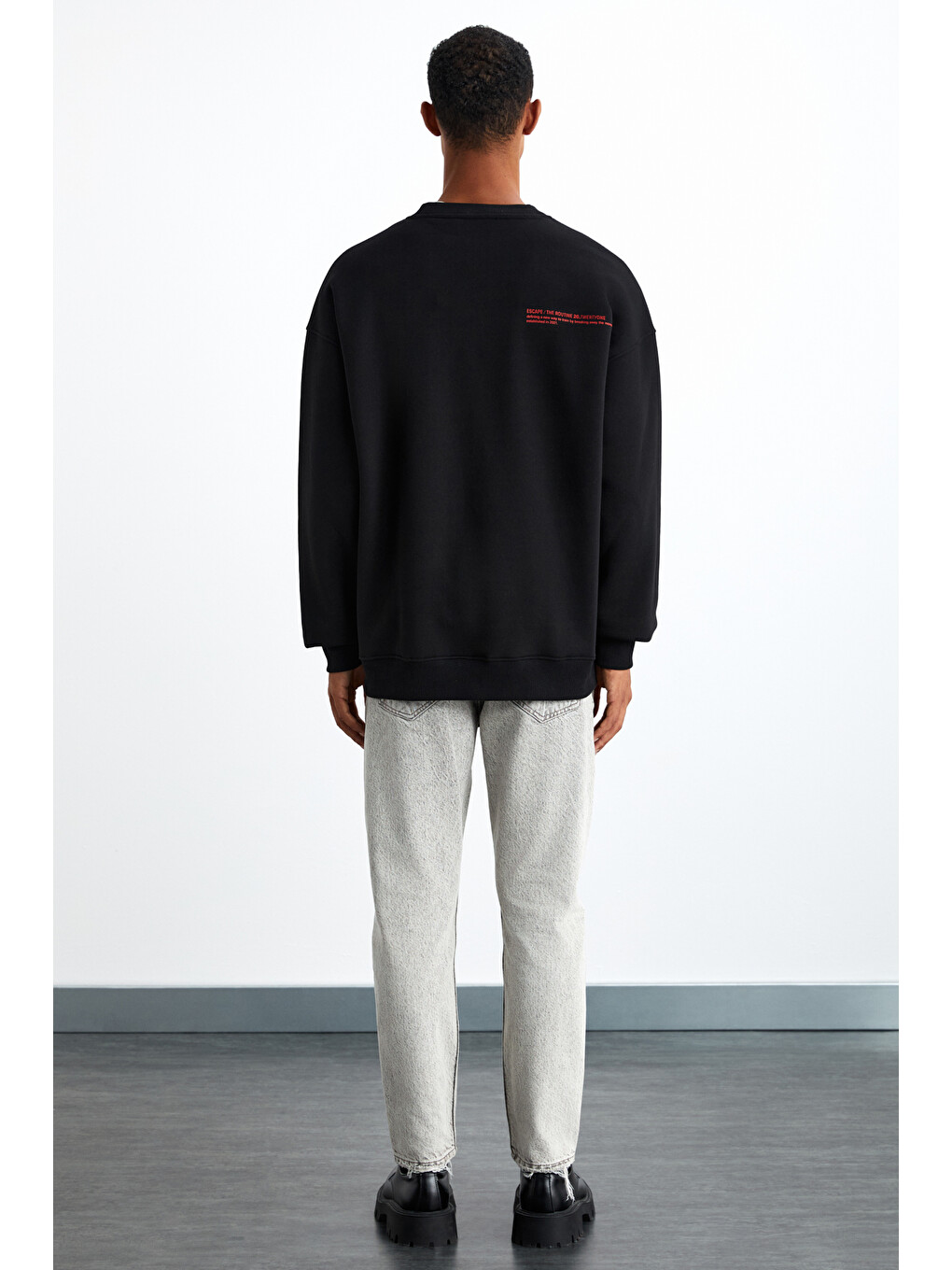 Santıagos Erkek Kangruru Cepli Fermuar Detaylı Arkası Yazı Baskılı Siyah Sweatshirt-6