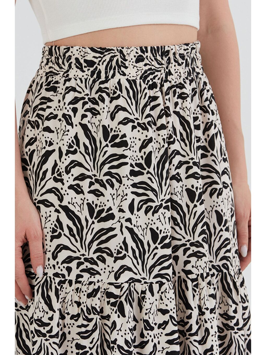 Siyah Desenli Beli Lastikli Etek-4