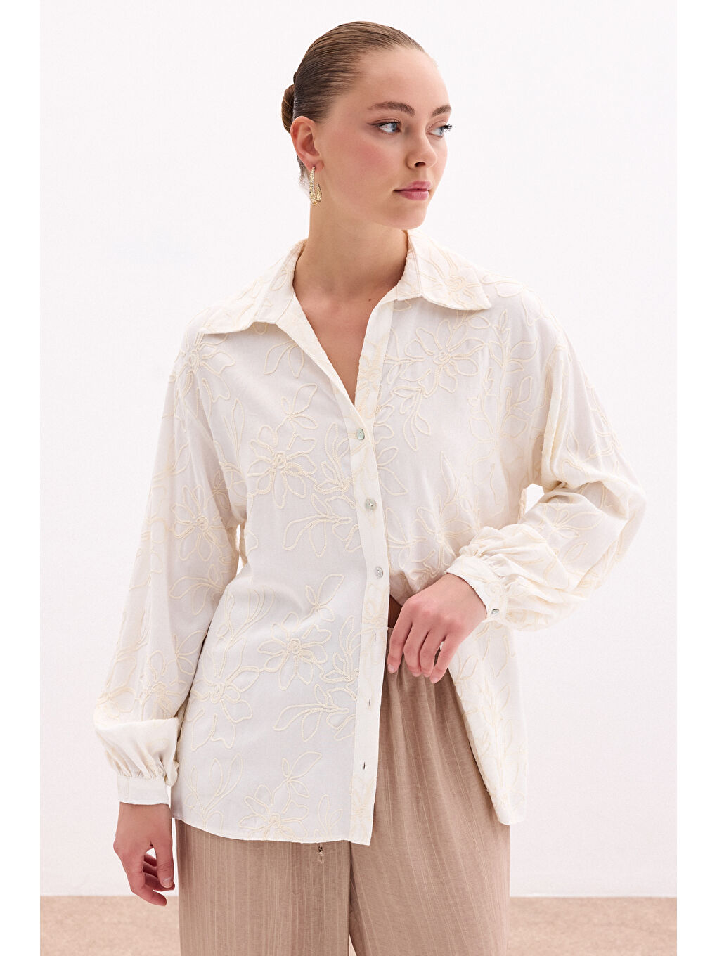Ekru Çiçek Nakışlı Viskon Gömlek - Krem-2