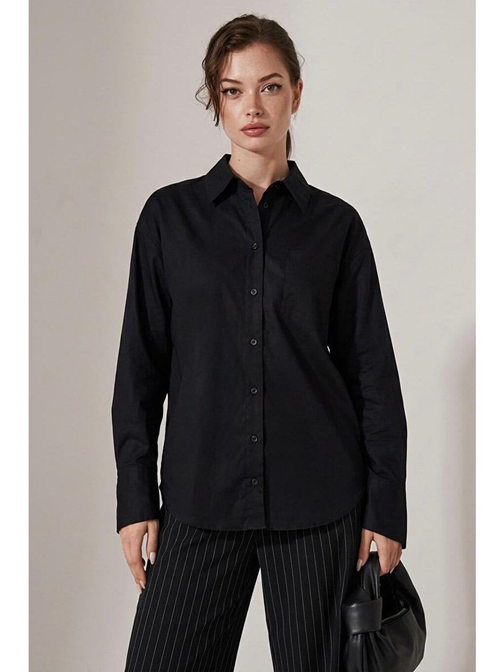 Siyah Cep Detaylı Basic Kadın Gömlek Mg2737-4