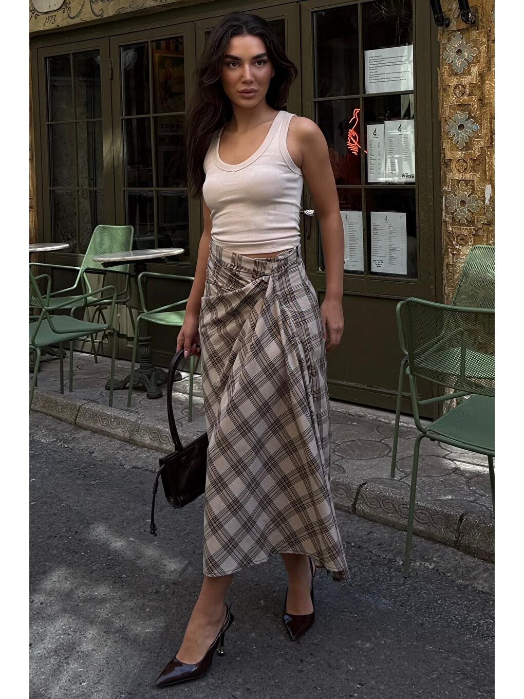 Bej Ekose Desenli Yırtmaç Detaylı Kruvaze Midi Kadın Etek Mg2690-1