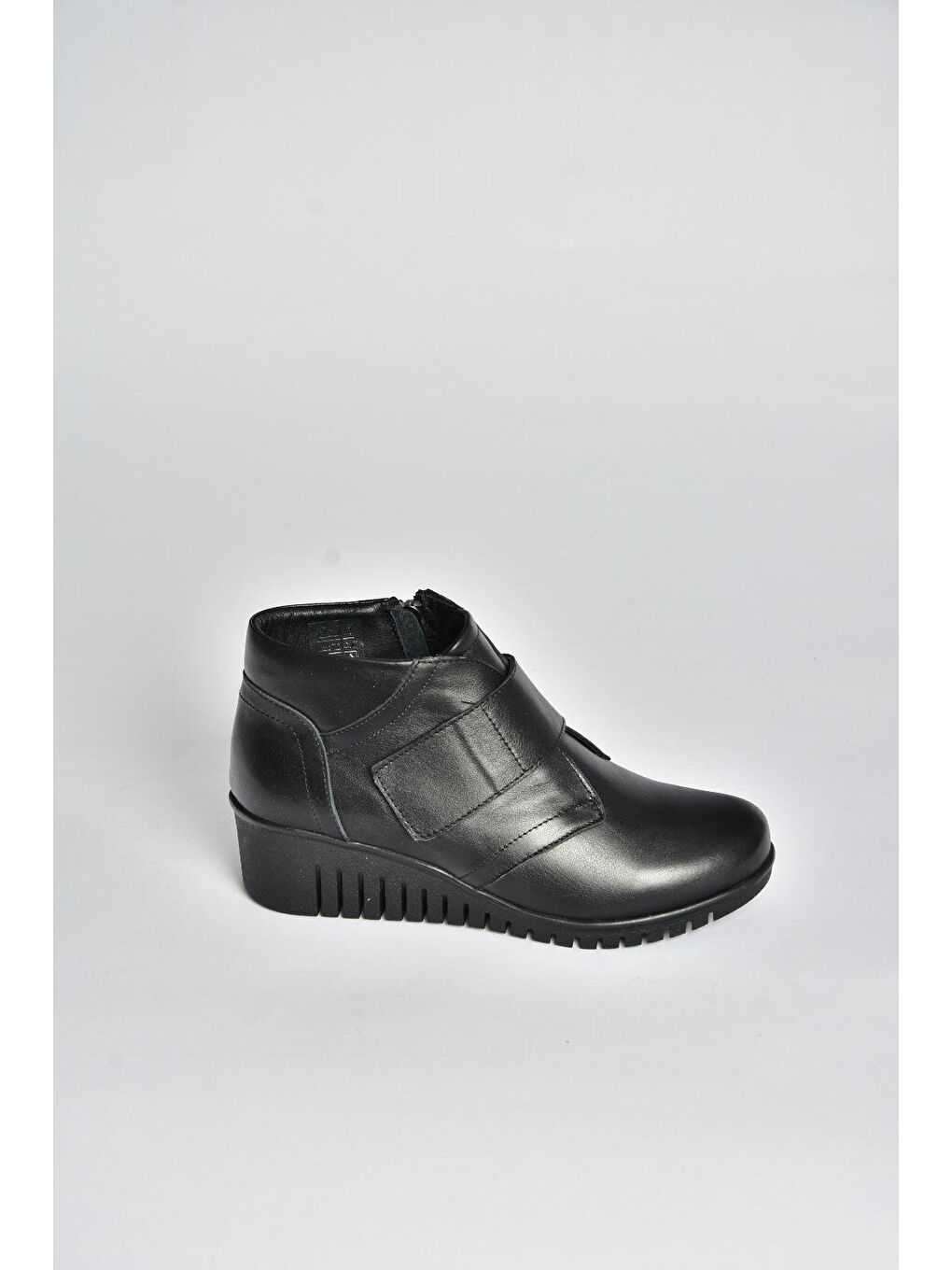 Siyah Kadın Bot V324501903-3