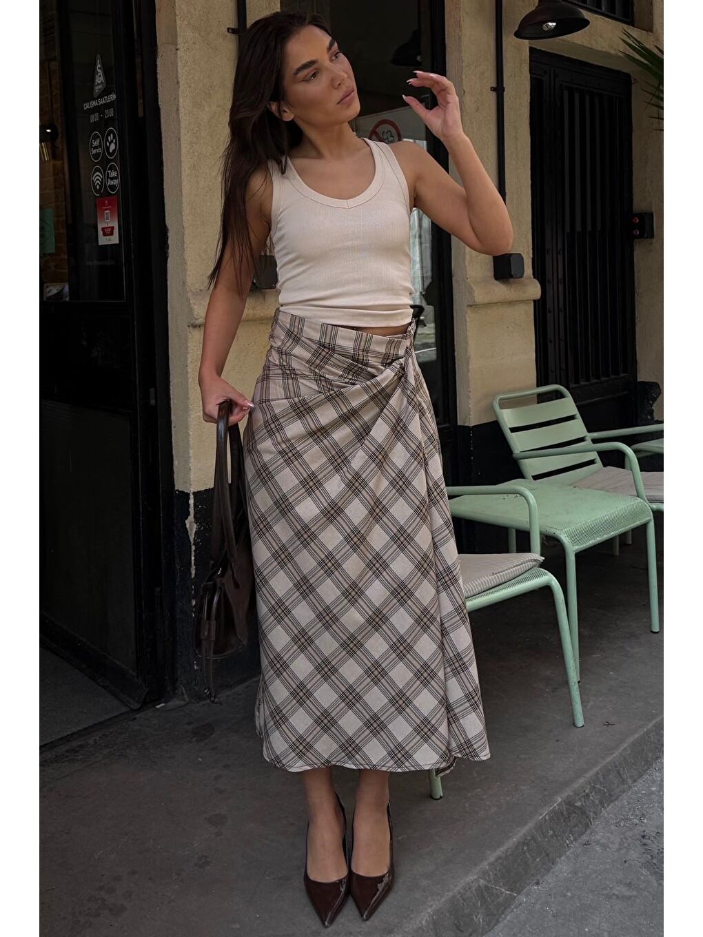 Bej Ekose Desenli Yırtmaç Detaylı Kruvaze Midi Kadın Etek Mg2690-6