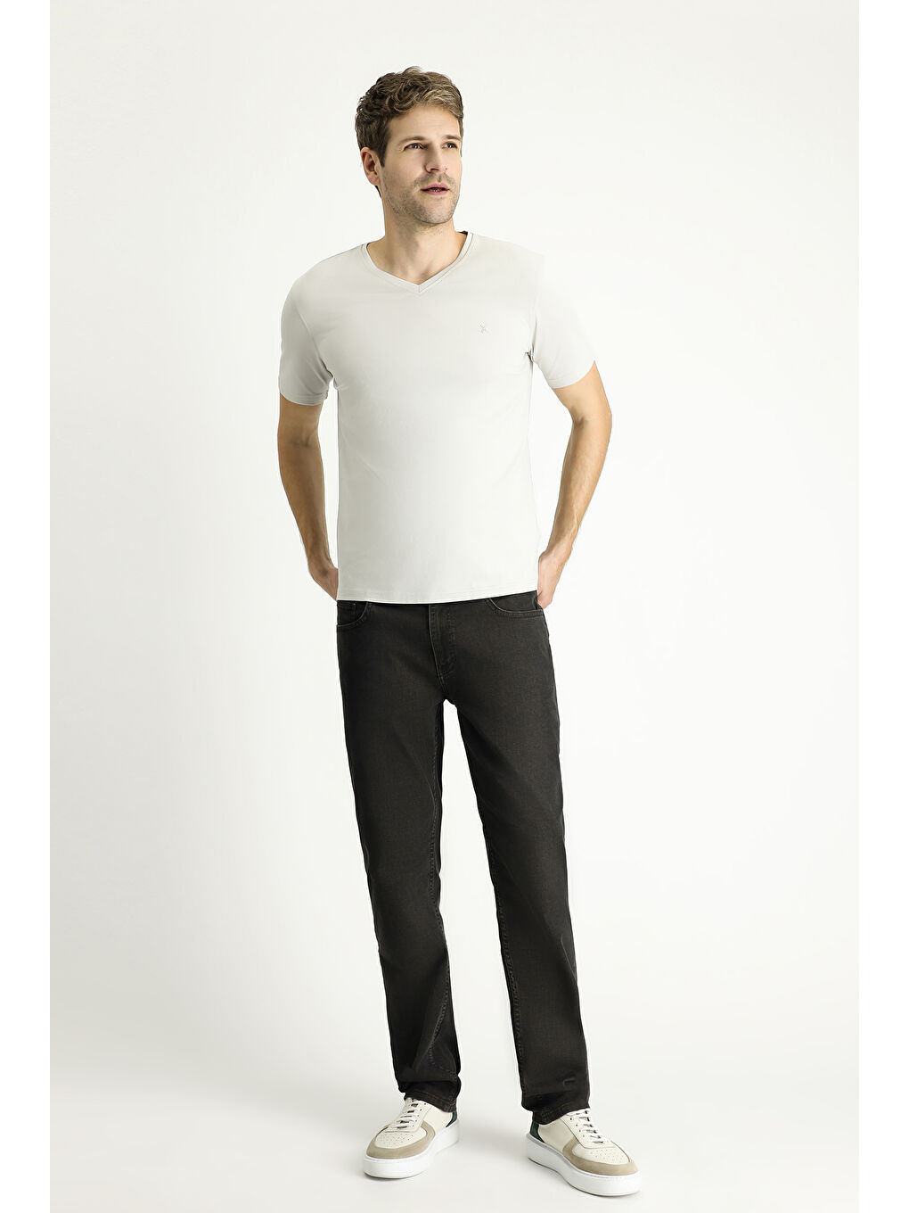 Bej V Yaka Slim Fit Dar Kesim Süprem Pamuklu Tişört-1