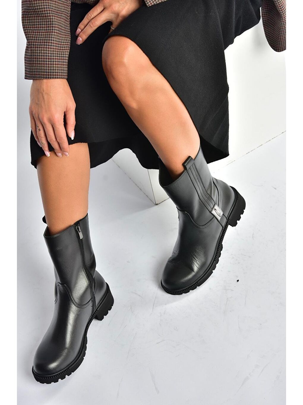 Siyah Kadın Bot V654070603-2