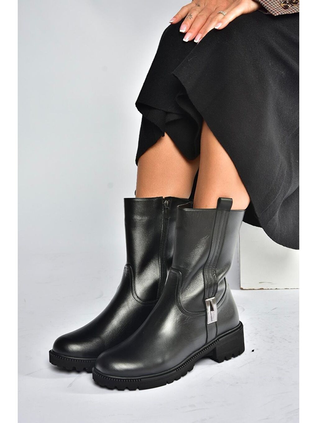 Siyah Kadın Bot V654070603-3