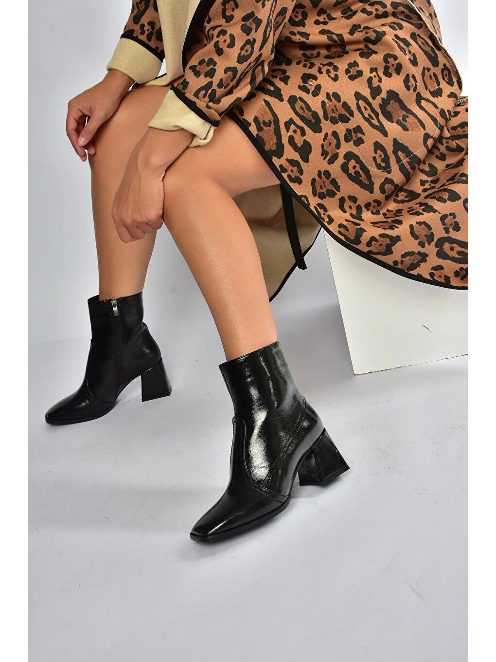 Siyah Kadın Bot V848256460