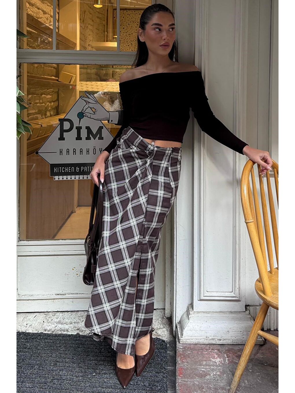 Kahverengi Ekose Desenli Yırtmaç Detaylı Kruvaze Midi Kadın Etek Mg2690