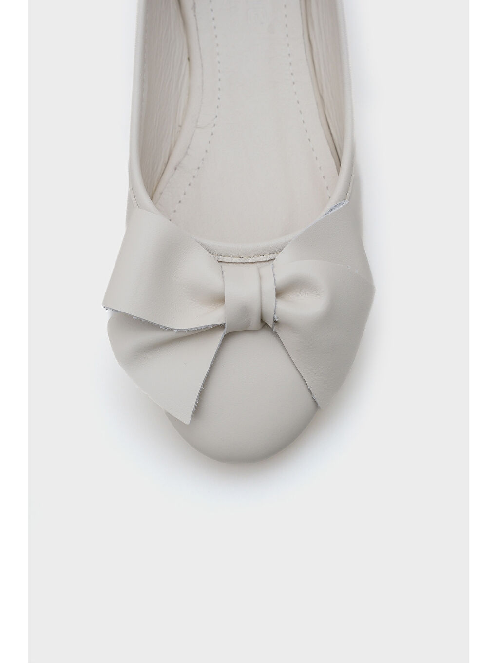 Beyaz Bliss Kadın Hakiki Deri Fiyonk Aksesuarlı Babet-2