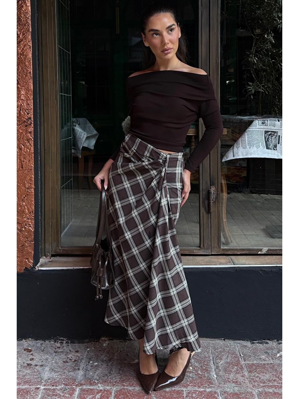 Kahverengi Ekose Desenli Yırtmaç Detaylı Kruvaze Midi Kadın Etek Mg2690-3