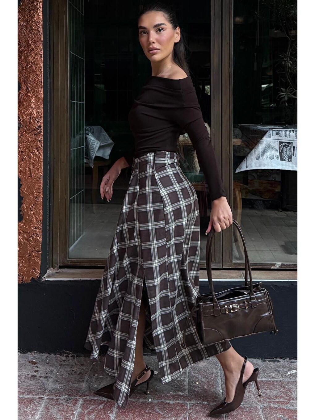 Kahverengi Ekose Desenli Yırtmaç Detaylı Kruvaze Midi Kadın Etek Mg2690-4