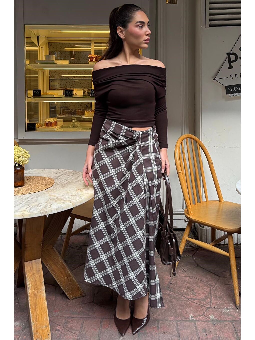 Kahverengi Ekose Desenli Yırtmaç Detaylı Kruvaze Midi Kadın Etek Mg2690-5