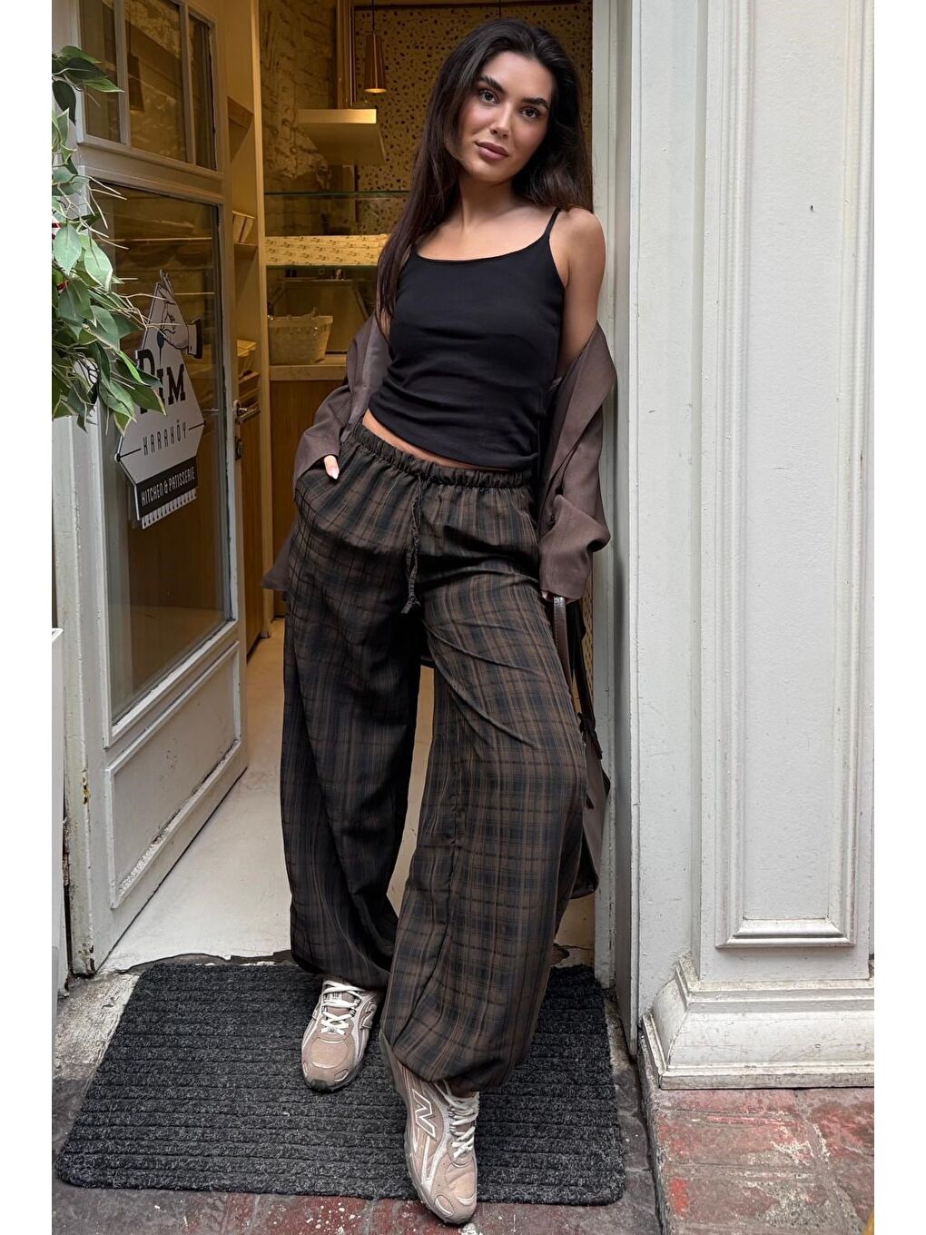 Kahverengi  Ekose Desenli Yüksek Bel Balon Fit Kadın Pantolon Mg2726-1