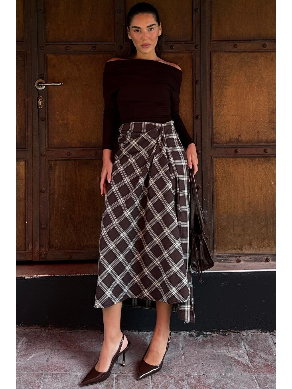 Kahverengi Ekose Desenli Yırtmaç Detaylı Kruvaze Midi Kadın Etek Mg2690-6