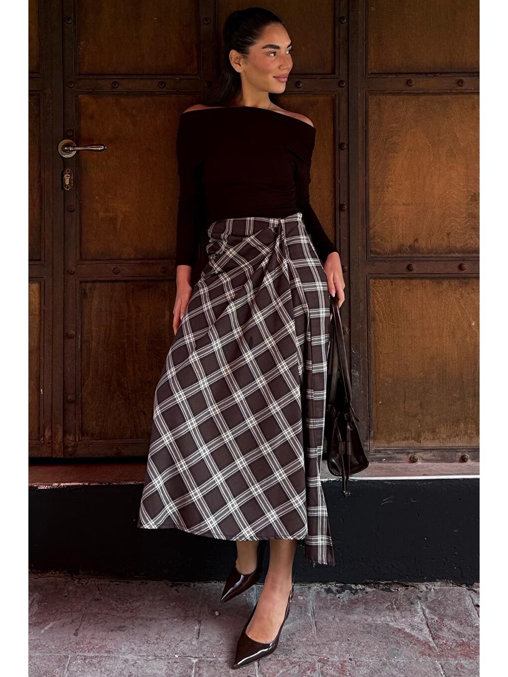 Kahverengi Ekose Desenli Yırtmaç Detaylı Kruvaze Midi Kadın Etek Mg2690-7
