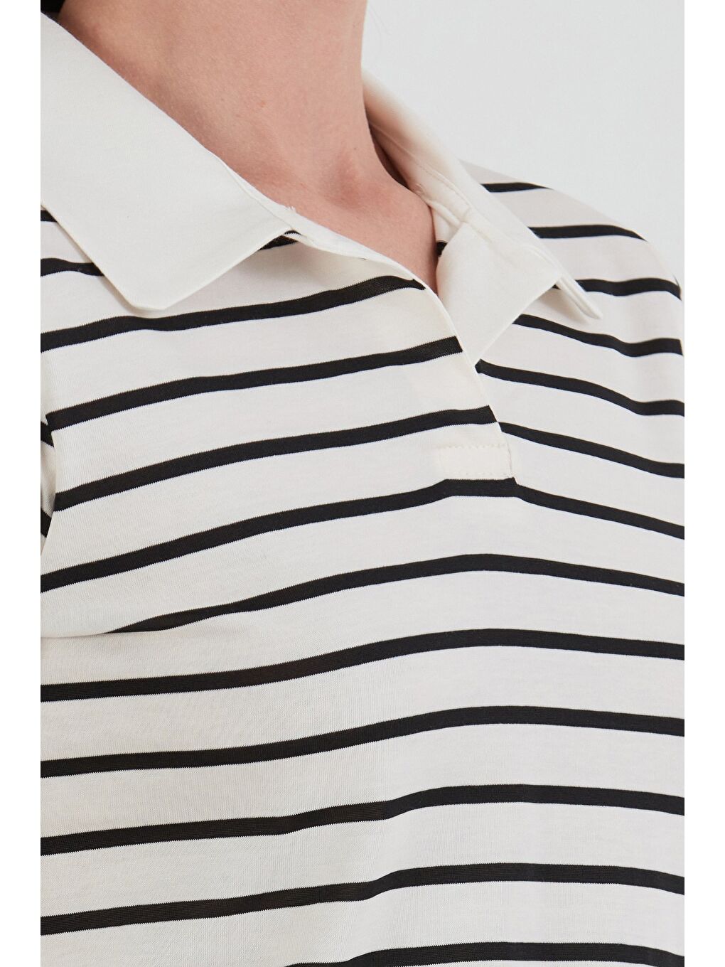Siyah Çizgili polo Yaka Tişört-4