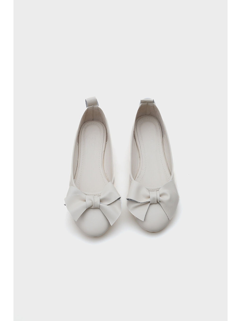 Beyaz Bliss Kadın Hakiki Deri Fiyonk Aksesuarlı Babet-4