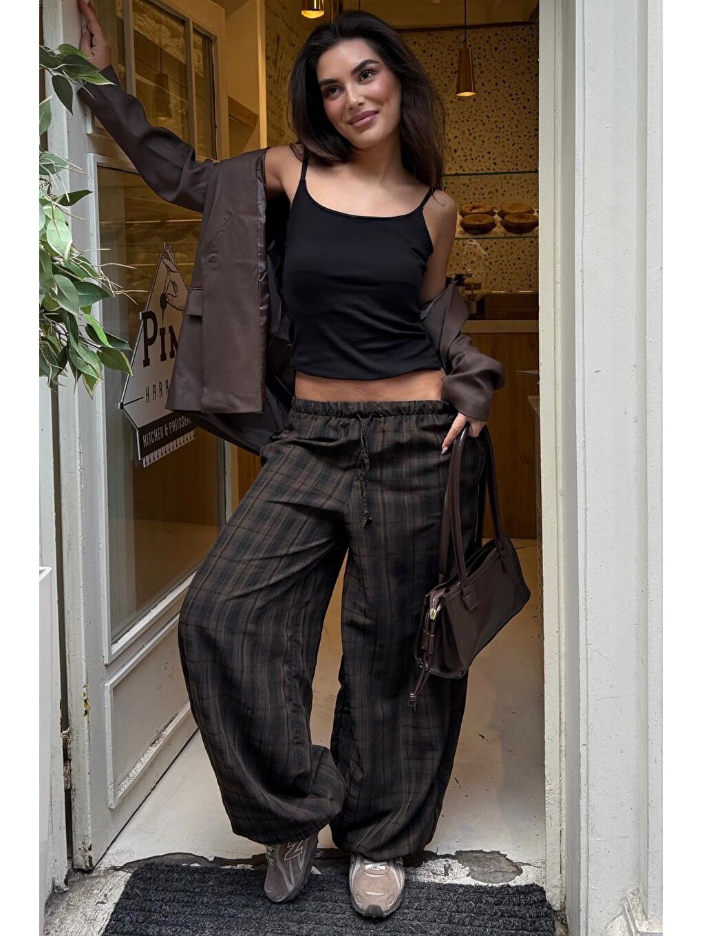 Kahverengi  Ekose Desenli Yüksek Bel Balon Fit Kadın Pantolon Mg2726-3