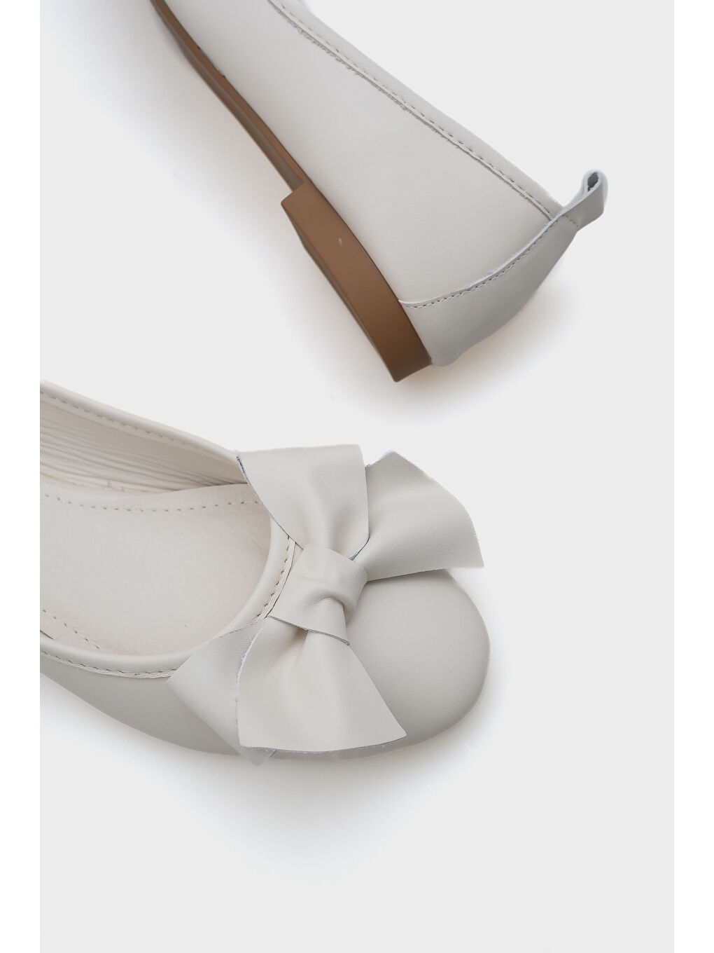 Beyaz Bliss Kadın Hakiki Deri Fiyonk Aksesuarlı Babet-5