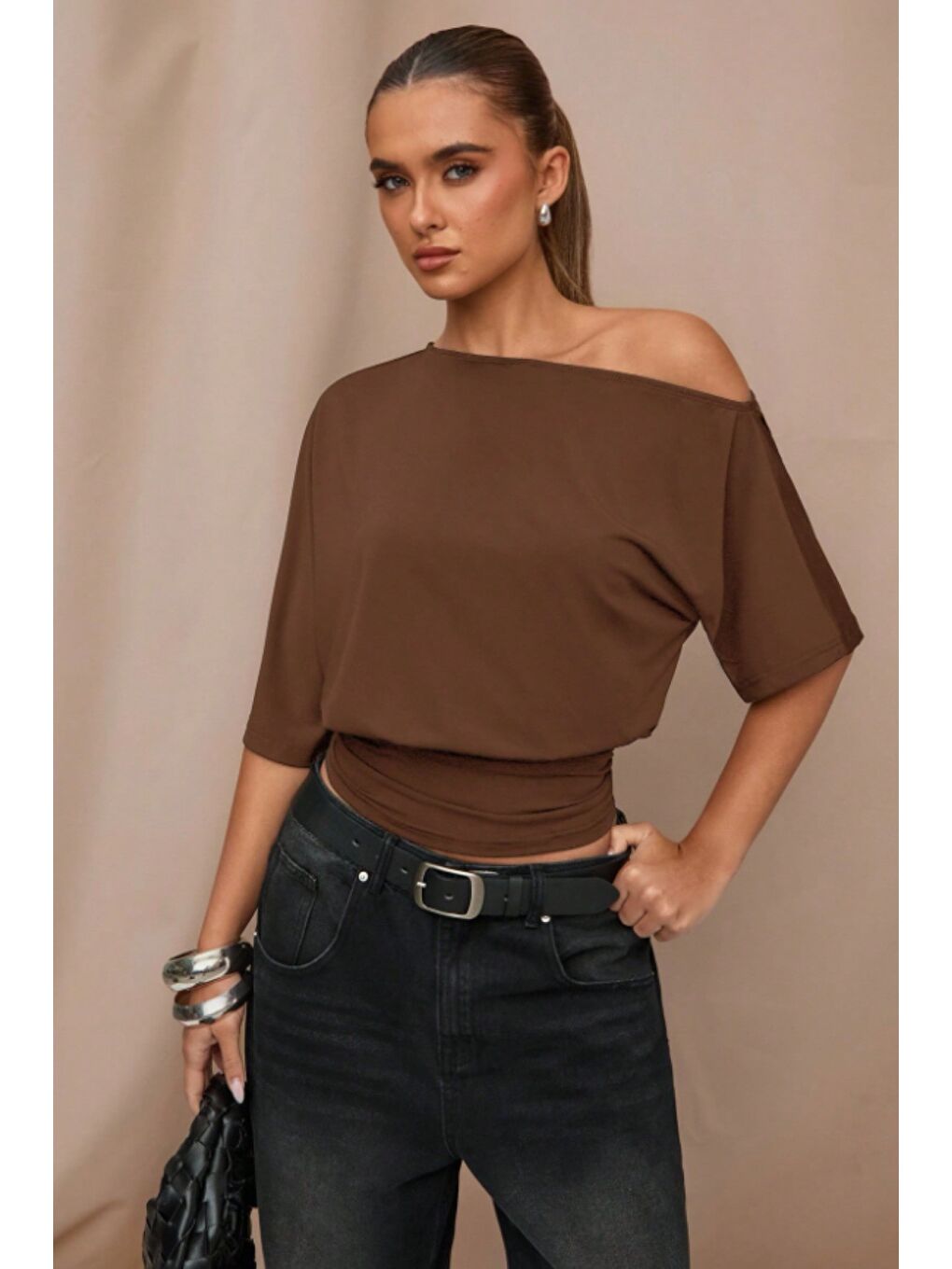 Kahverengi Omuz Dekolteli Elastanlı Süprem Kumaş Basic Tişört – Rahat Kesim Kadın Bluz-2