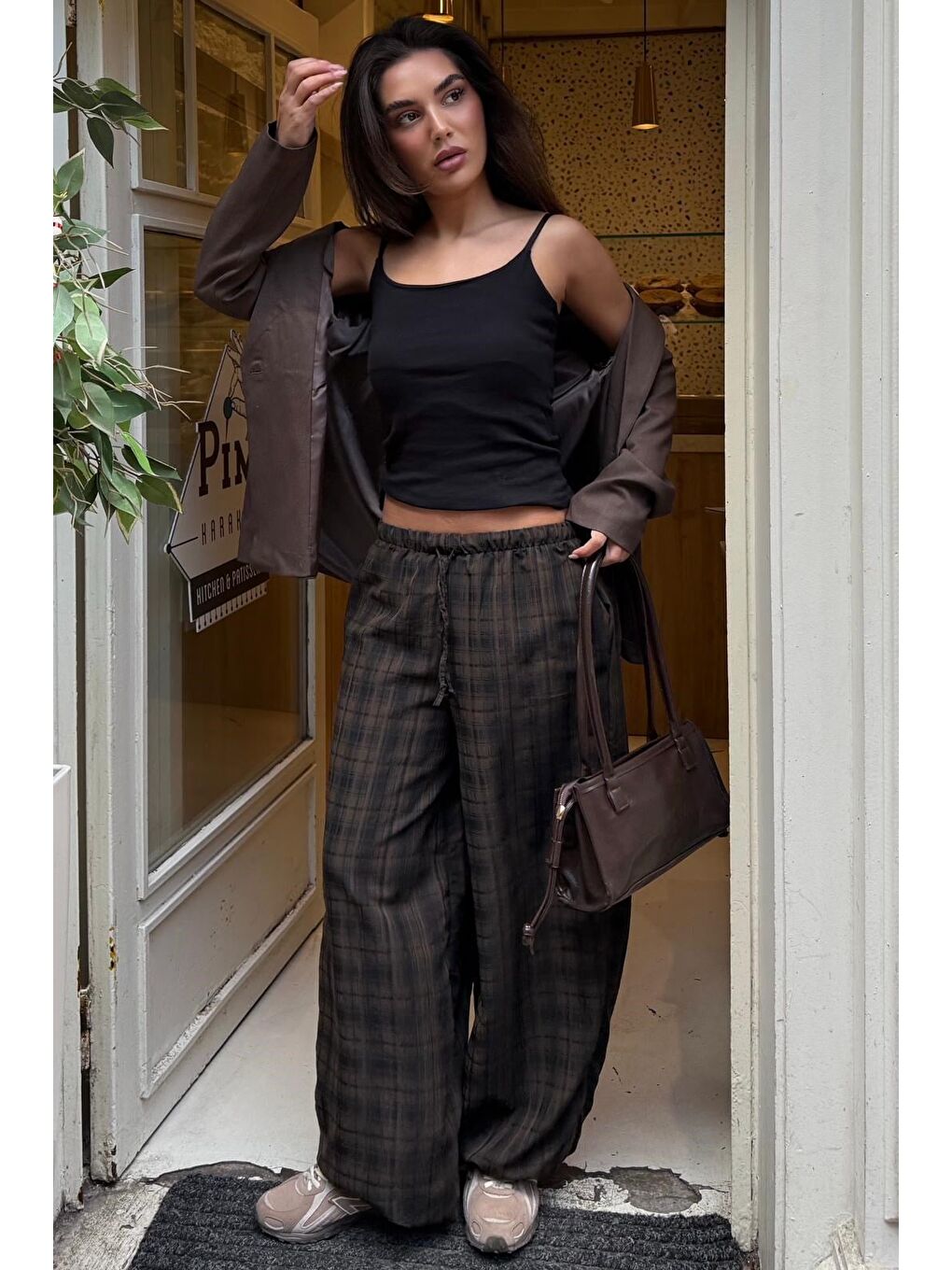 Kahverengi  Ekose Desenli Yüksek Bel Balon Fit Kadın Pantolon Mg2726-6