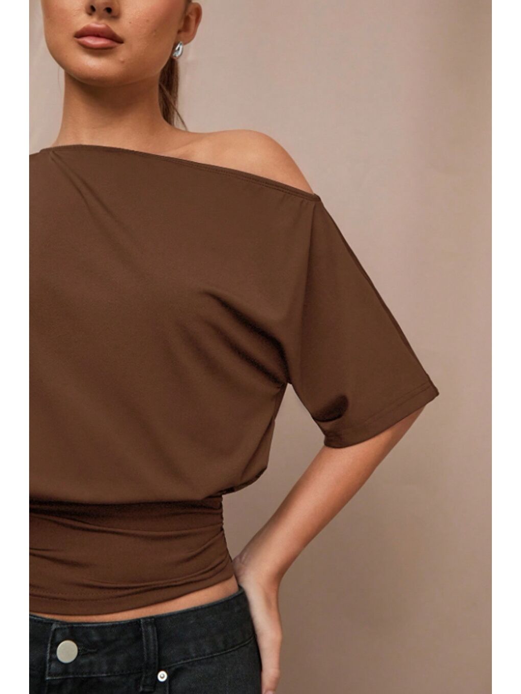 Kahverengi Omuz Dekolteli Elastanlı Süprem Kumaş Basic Tişört – Rahat Kesim Kadın Bluz-3
