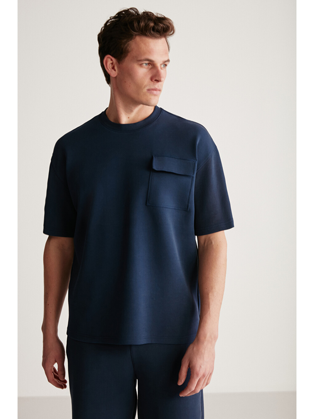 Erkek Yaka Cep Detaylı Kalın Dokulu Kumaş Oversize Fit Bol Kesim Kısa Kollu Lacivert Tişört-2