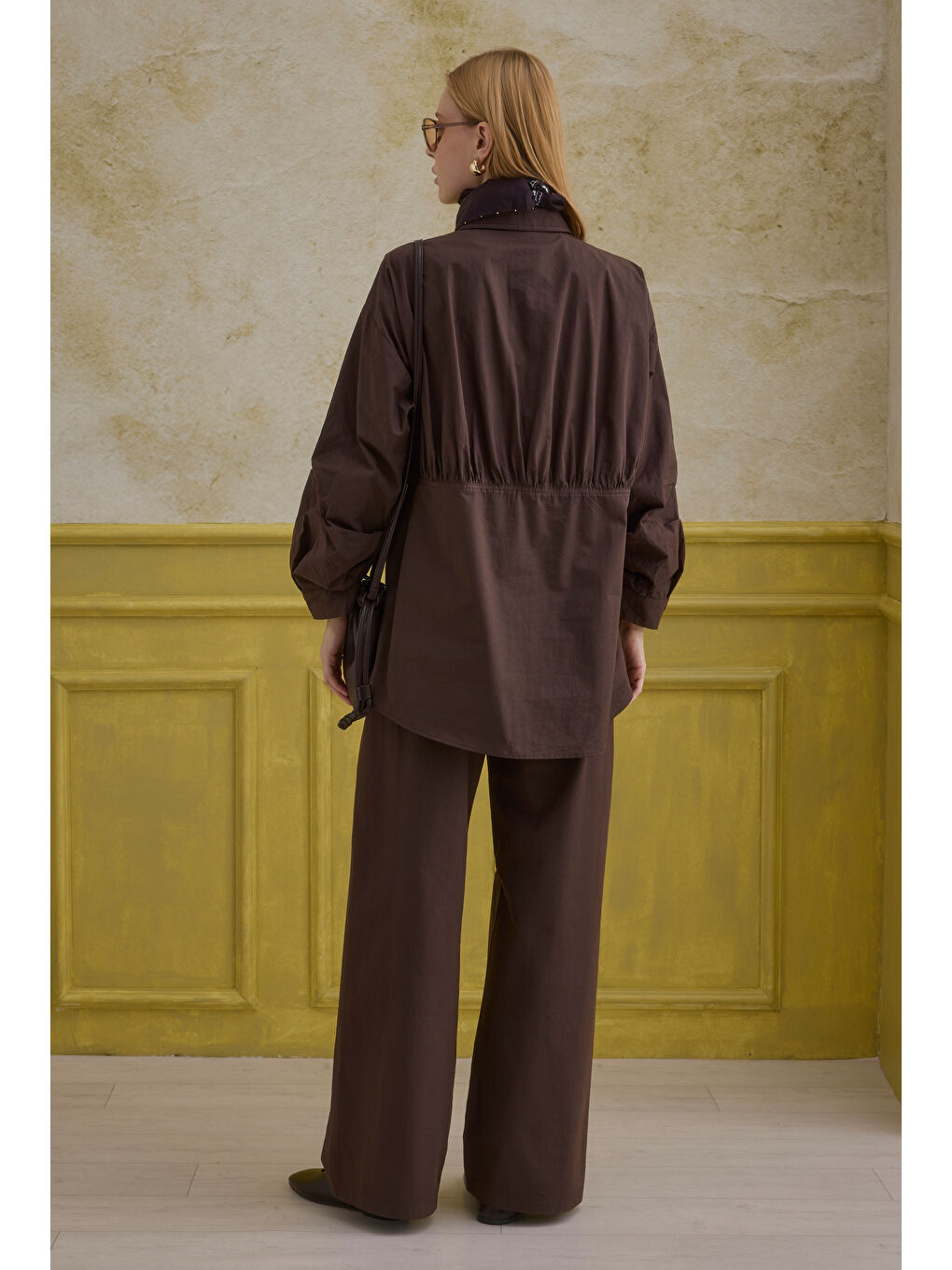 Kahverengi %100 Pamuk Kol Detaylı Gömlek Kahve-2