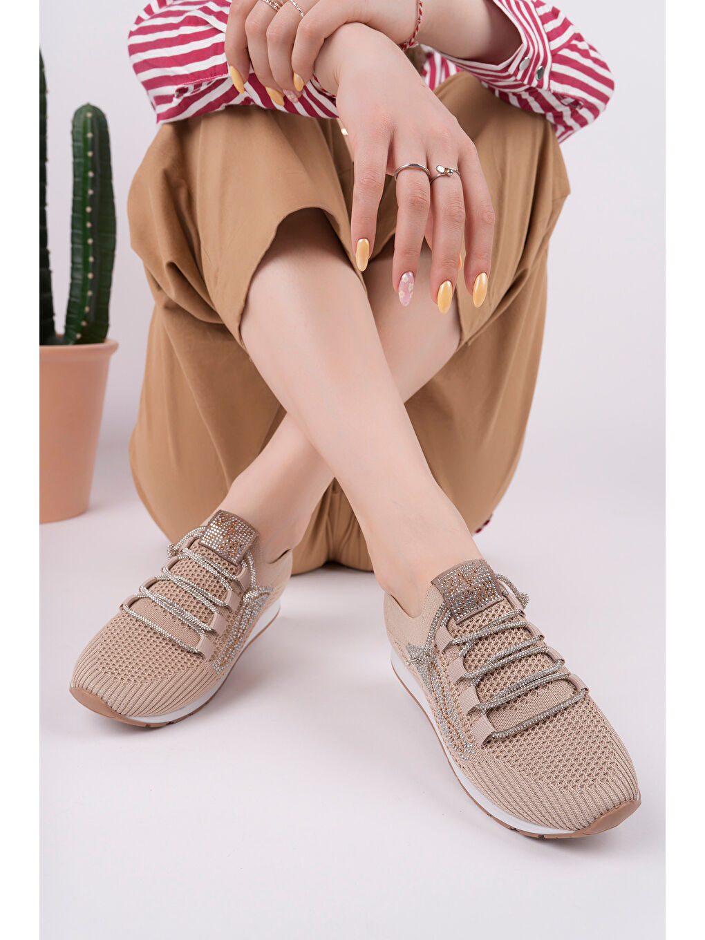 Bej Kadın Taş Detaylı Triko Günlük Ayakkabı