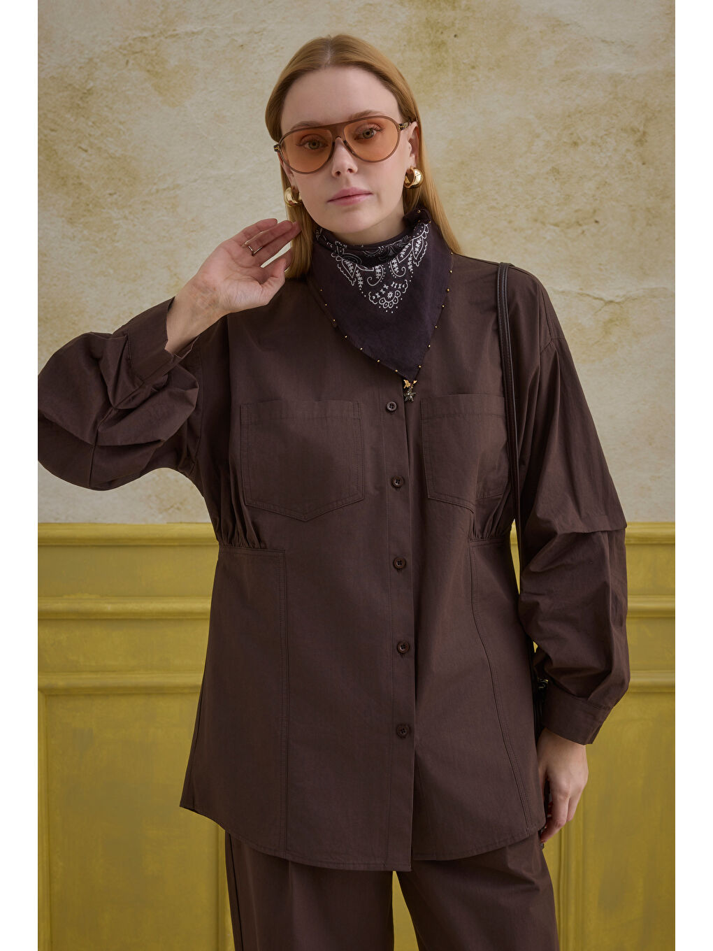 Kahverengi %100 Pamuk Kol Detaylı Gömlek Kahve-3