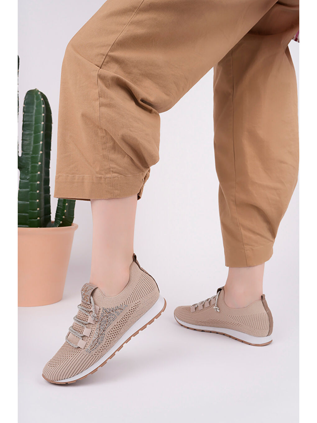 Bej Kadın Taş Detaylı Triko Günlük Ayakkabı-1