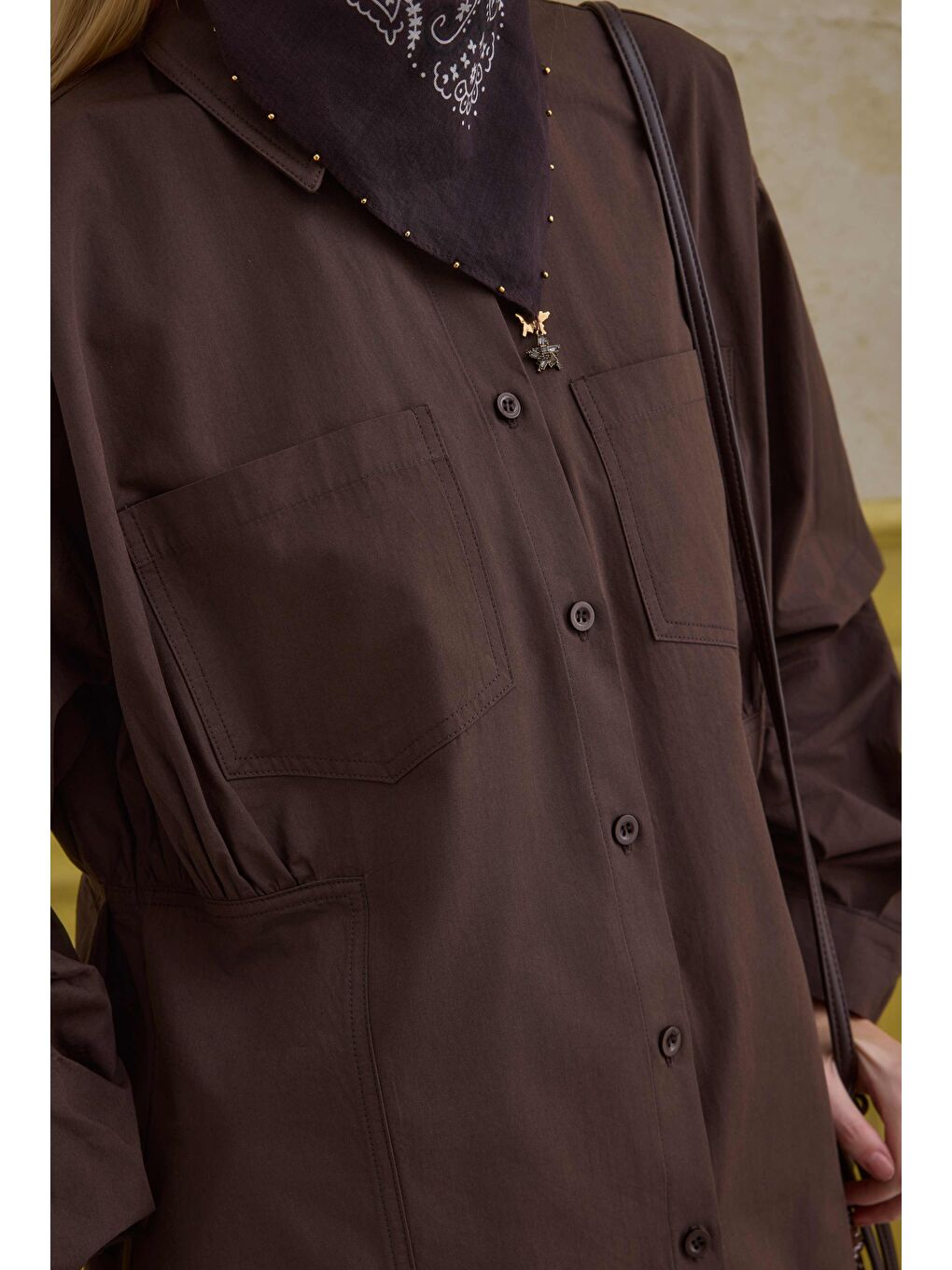 Kahverengi %100 Pamuk Kol Detaylı Gömlek Kahve-4