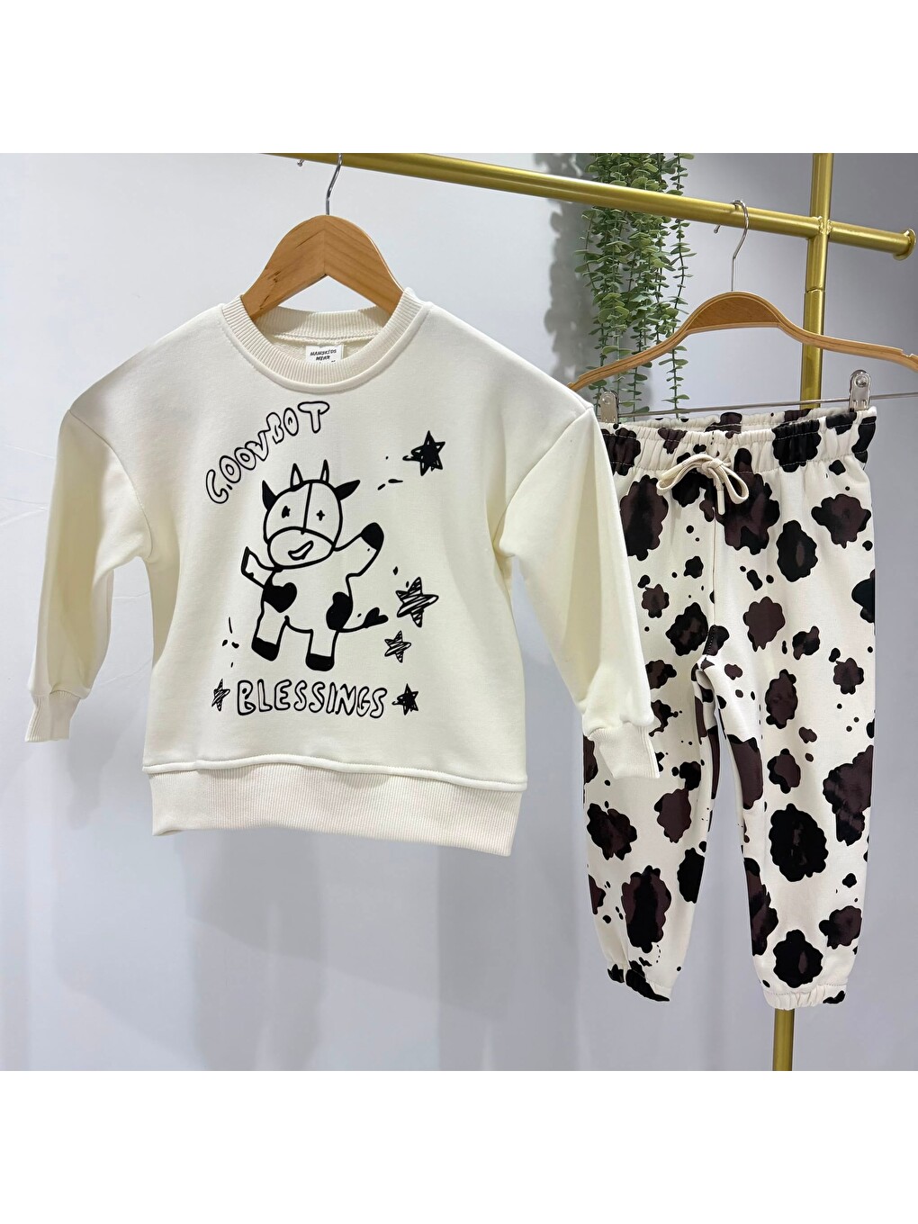 Karışık Çocuk İnek Baskılı Ekru Sweatshirt Ve Desenli Eşofman Altı Takımı-3