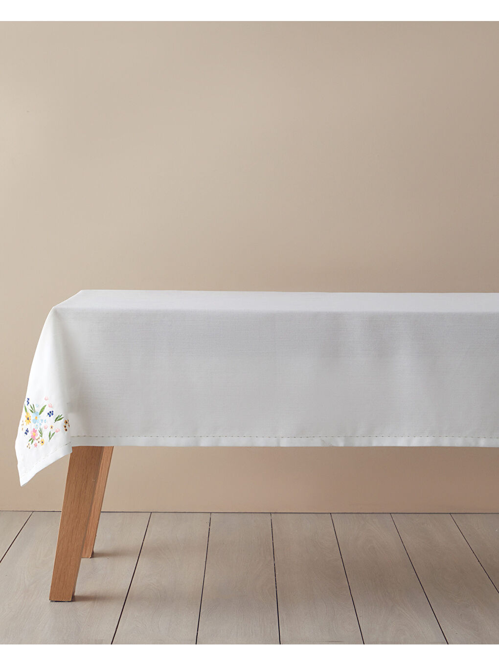 Beyaz Euphoria Polyester Masa Örtüsü 150x200 cm Renkli