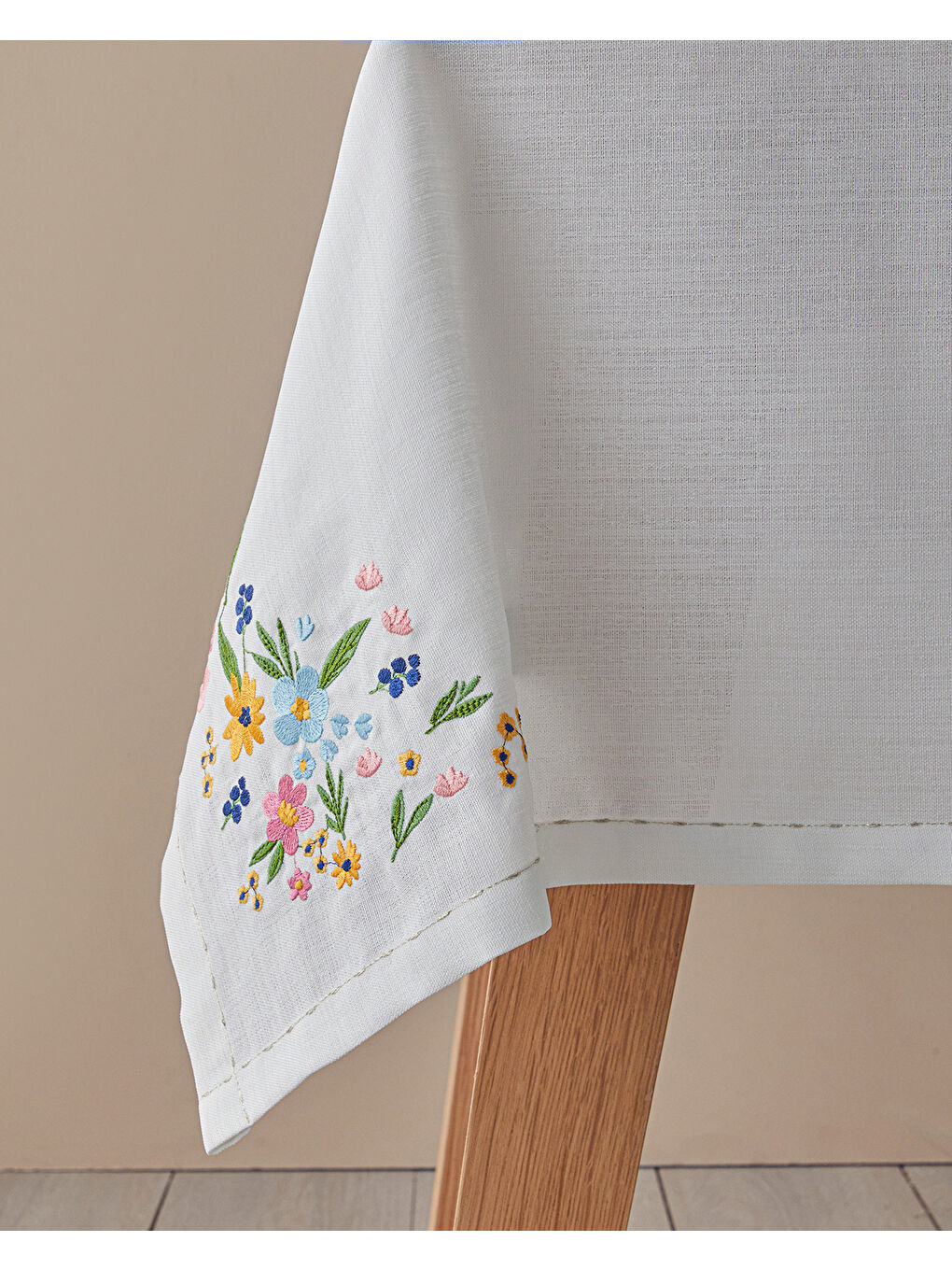 Beyaz Euphoria Polyester Masa Örtüsü 150x200 cm Renkli-1