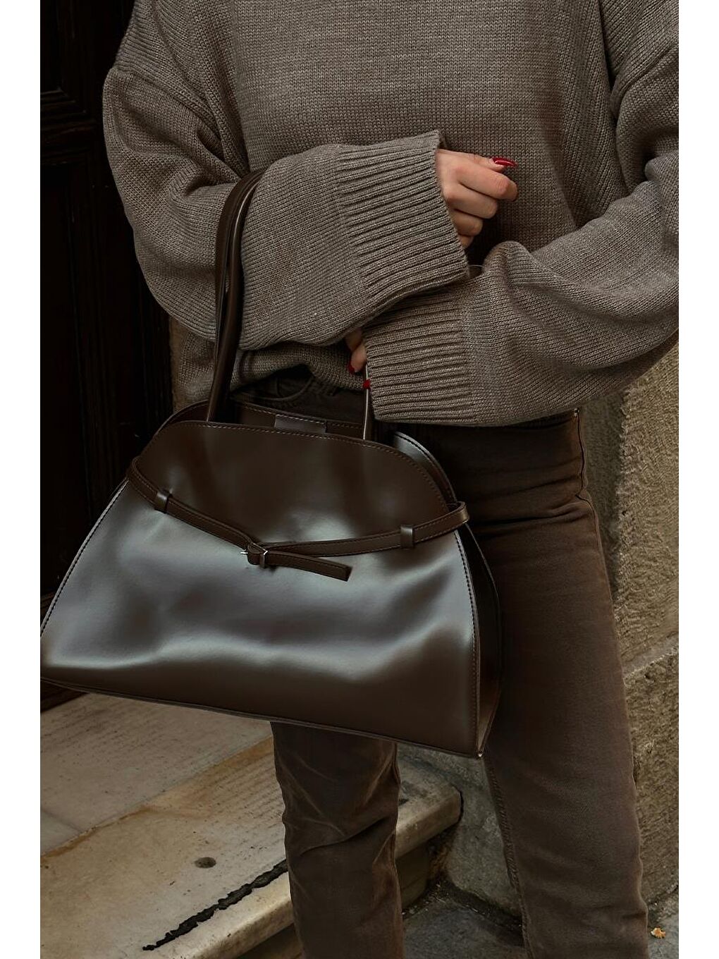 Monets Kemer Detaylı Omuz Çantası Kahverengi-2