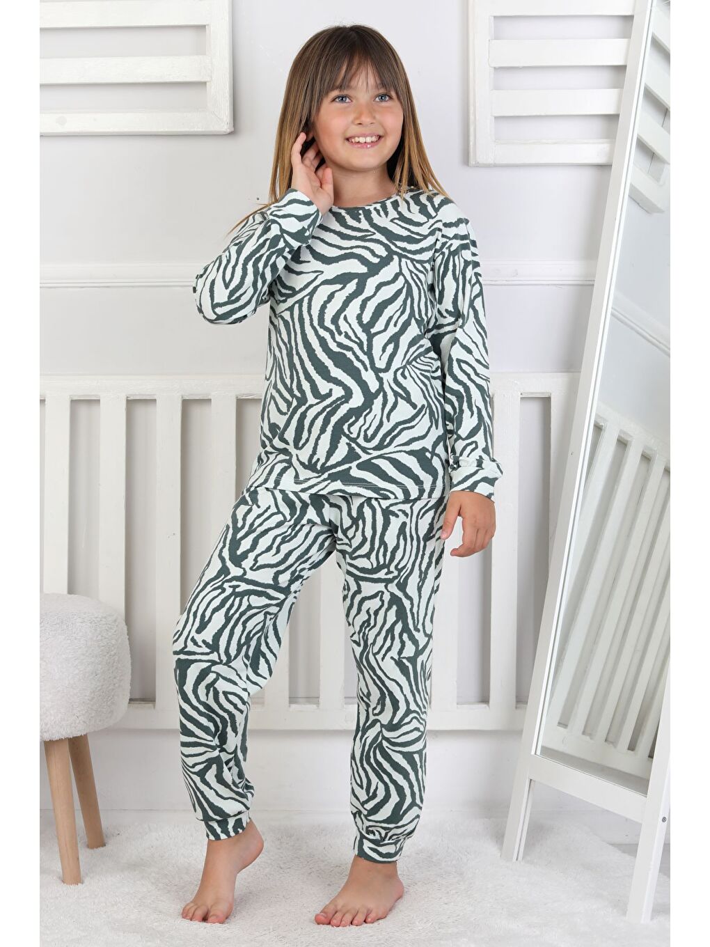 Yeşil Kaplan Desenli Kız Çocuk Pijama Takımı