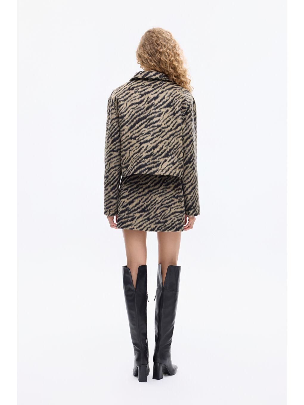 Kaplan Desenli Cep Detaylı Kısa Kaşe Ceket Siyah-4