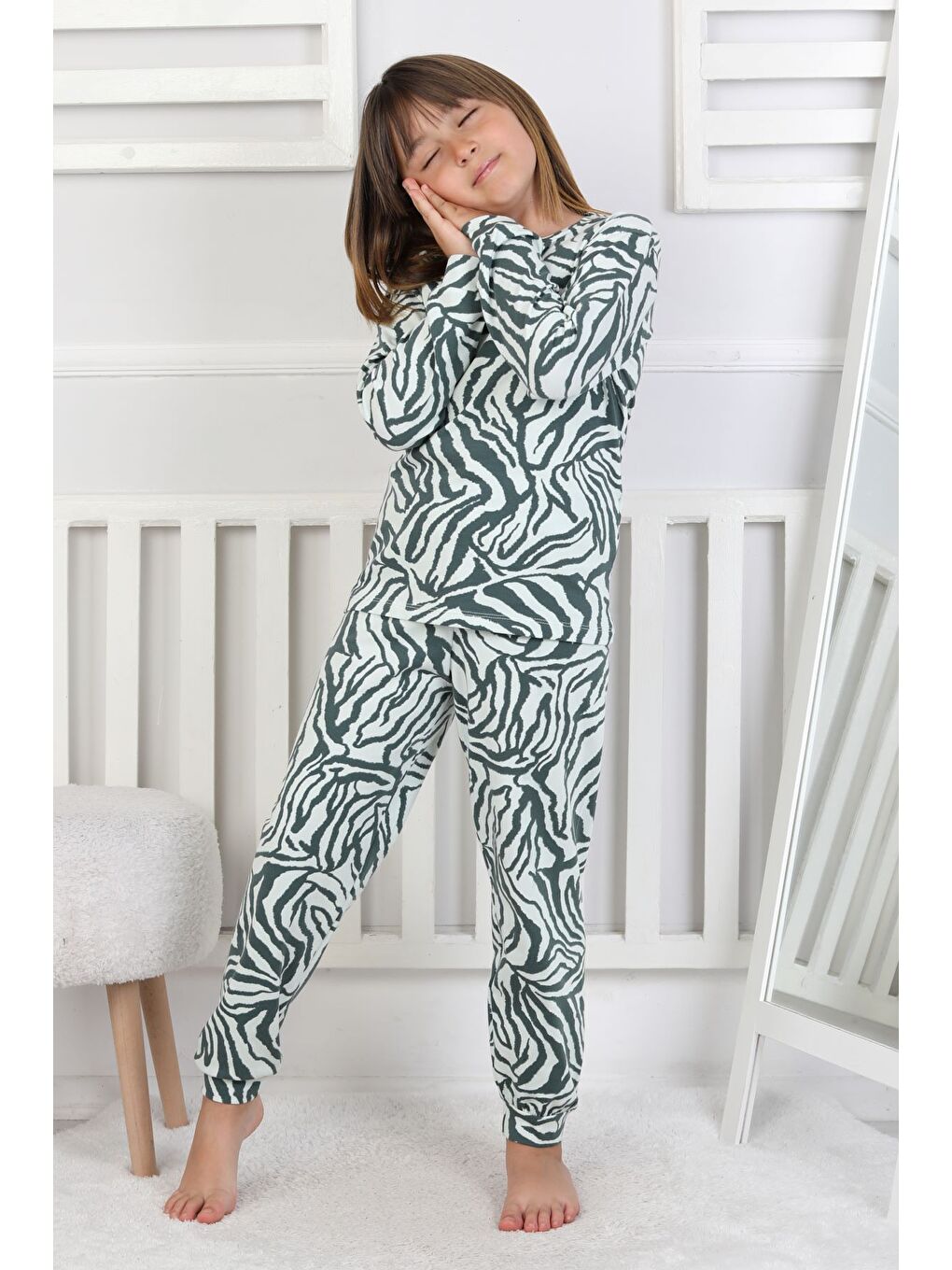 Yeşil Kaplan Desenli Kız Çocuk Pijama Takımı-3