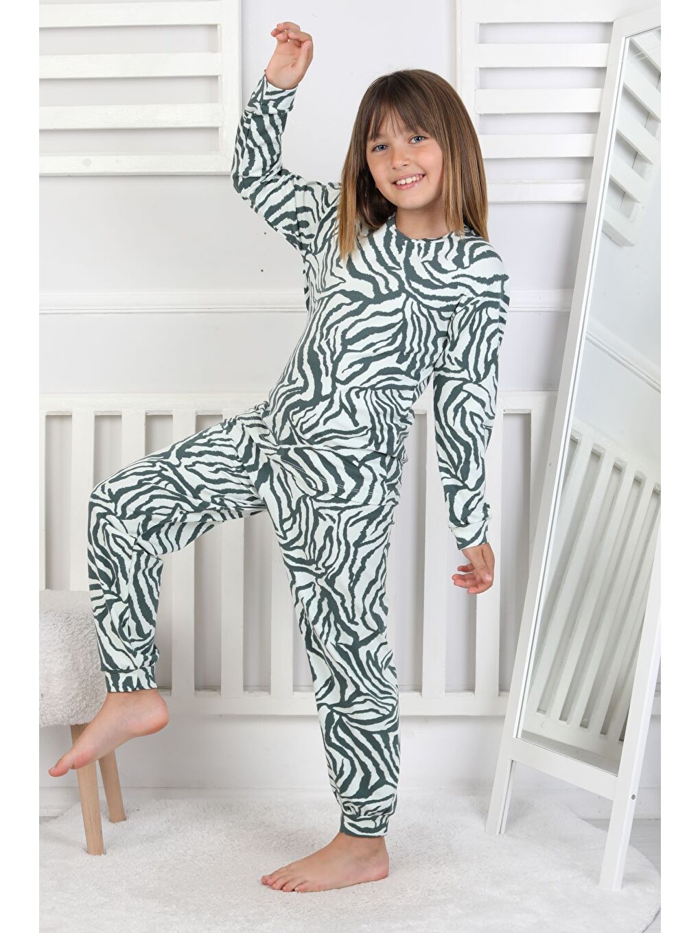 Yeşil Kaplan Desenli Kız Çocuk Pijama Takımı-4