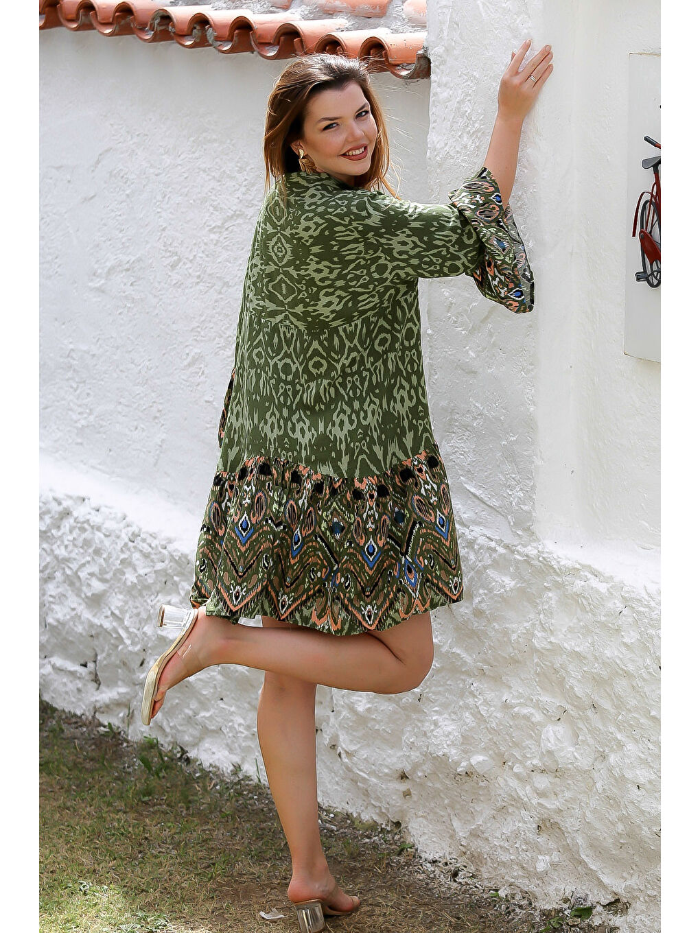 Haki Hakim Yaka 3/4 Kol Düğmeli Kol Ve Etek Ucu Fırfırlı Allover Baskılı Dokuma Casual Elbise-7