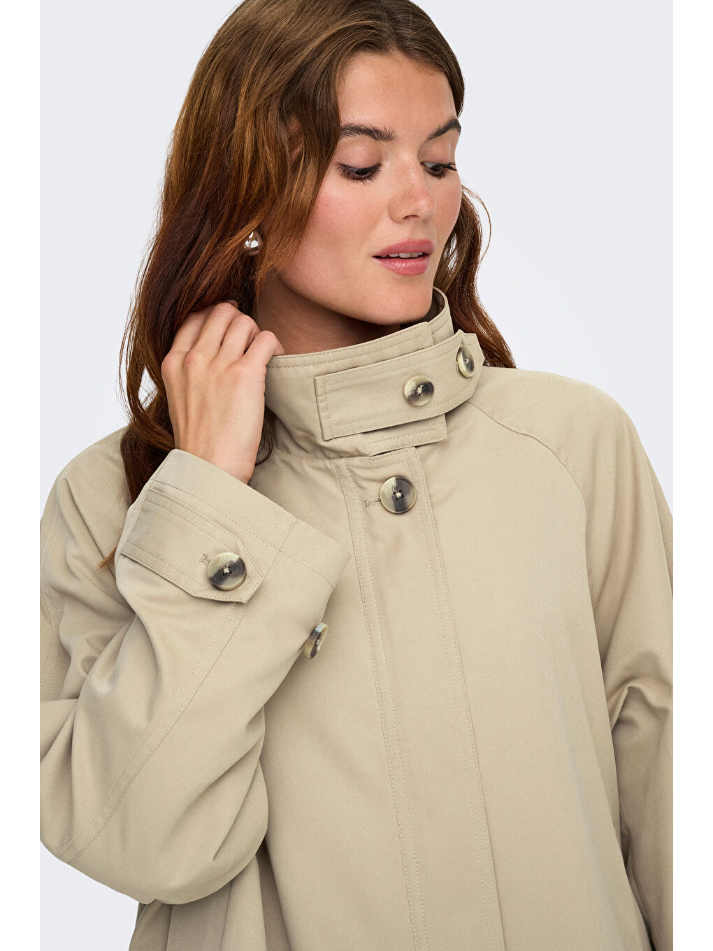 Bej Onlnana Relaxed Fit Düğme Ayrıntılı Dik Yaka Mont 15361452-4