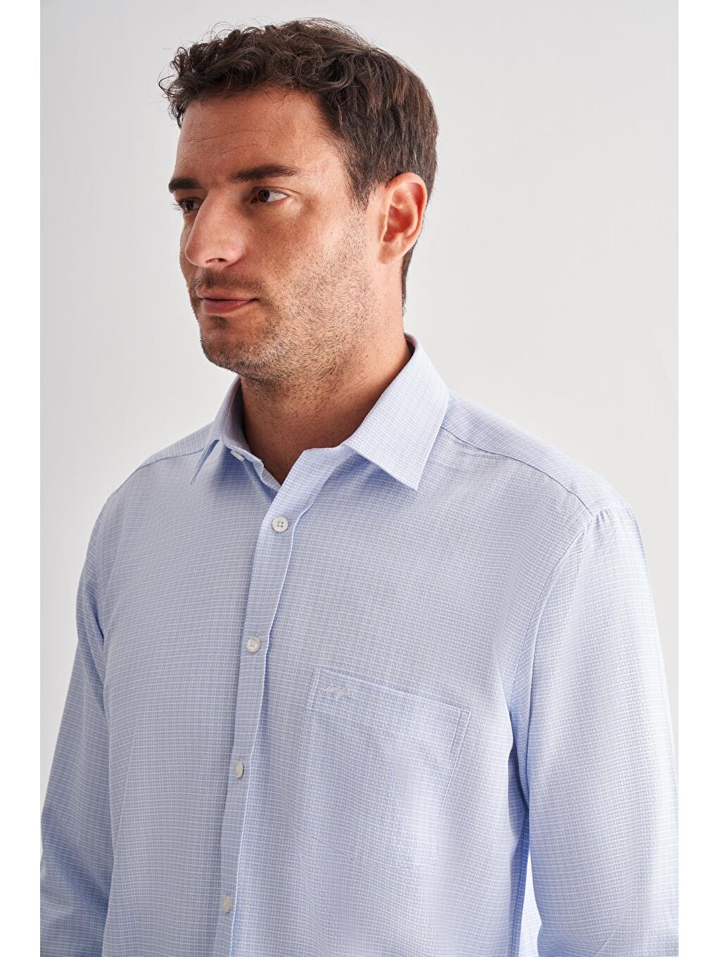 Koyu Mavi Sert Yaka Uzun Kol Cepli Comfort Fit Classic Gömlek 1004255163-3