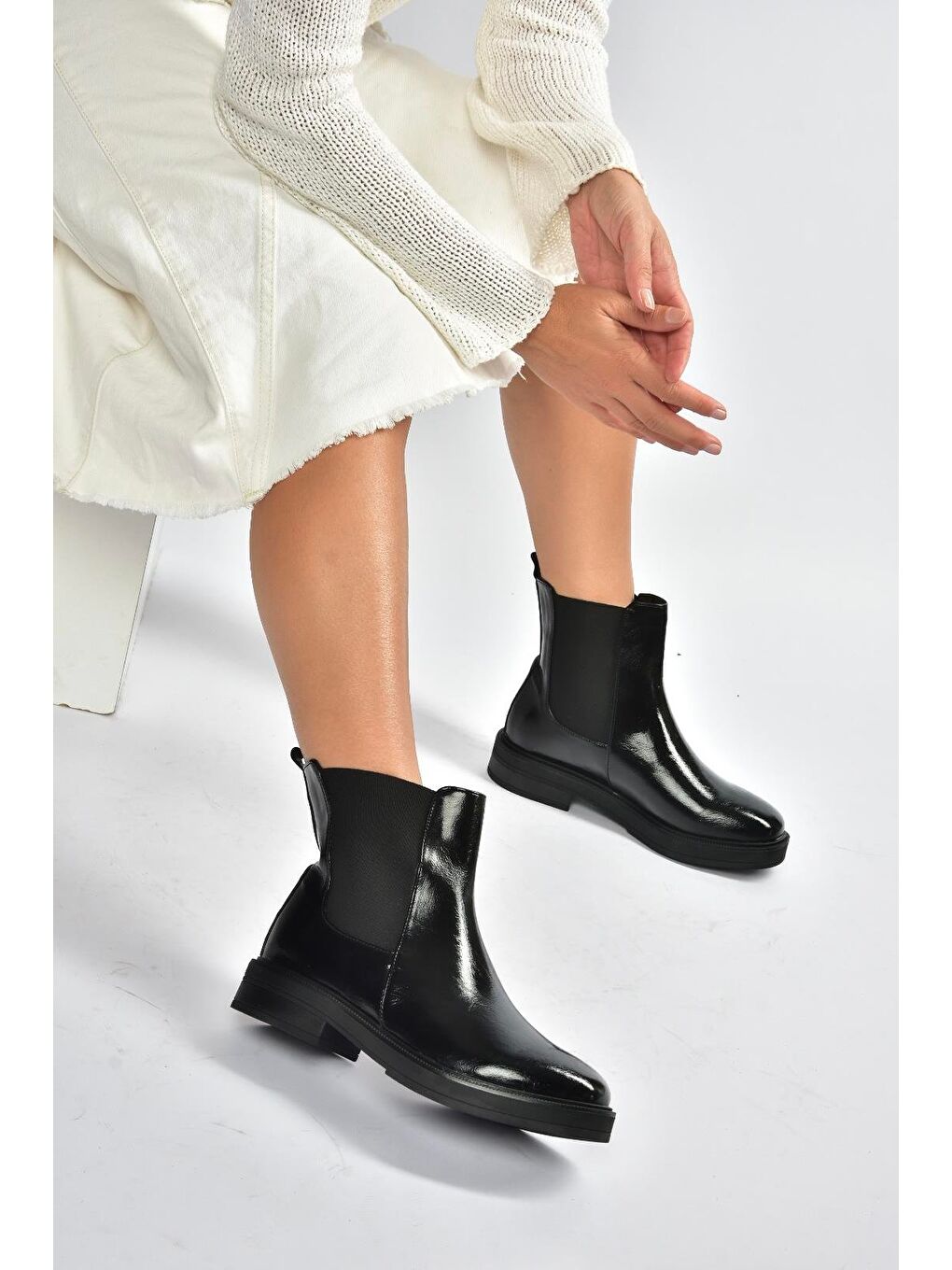 Siyah Kadın Bot V312217360-1