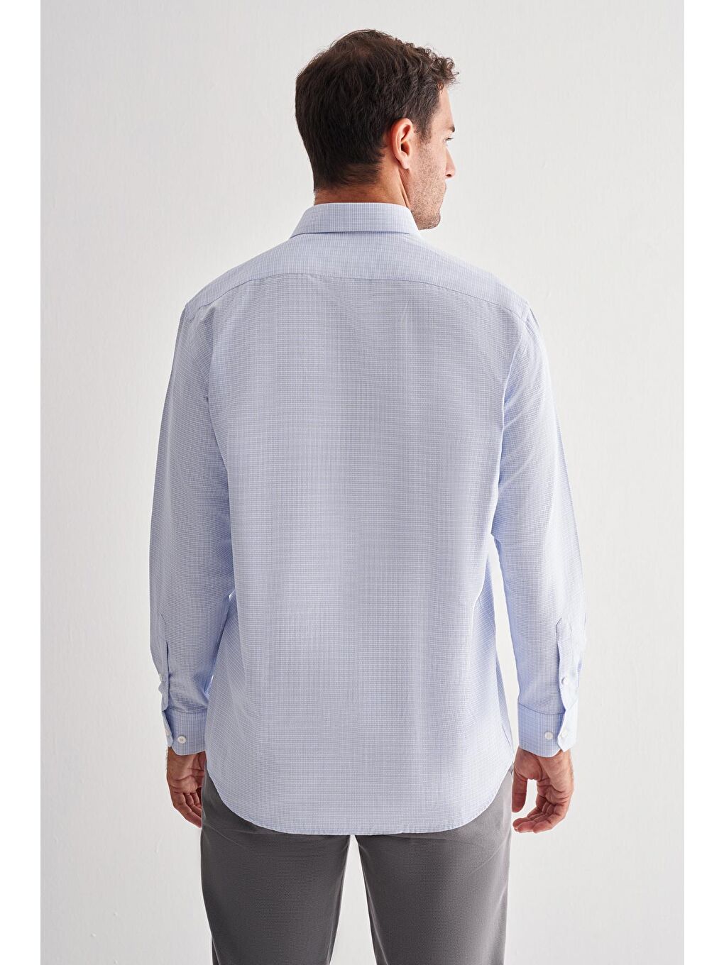 Koyu Mavi Sert Yaka Uzun Kol Cepli Comfort Fit Classic Gömlek 1004255163-4