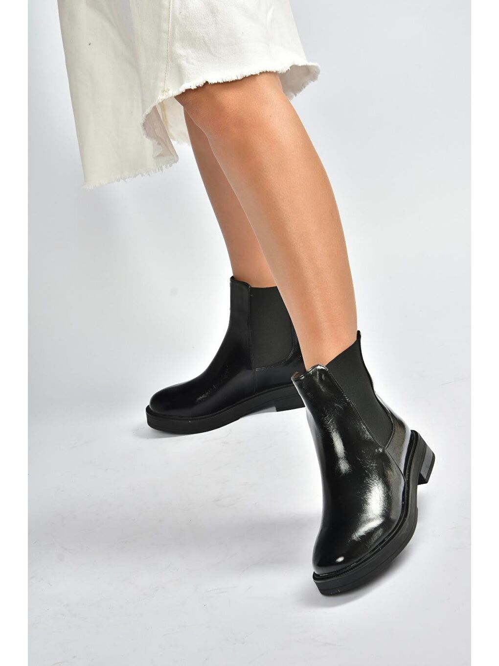 Siyah Kadın Bot V312217360-2
