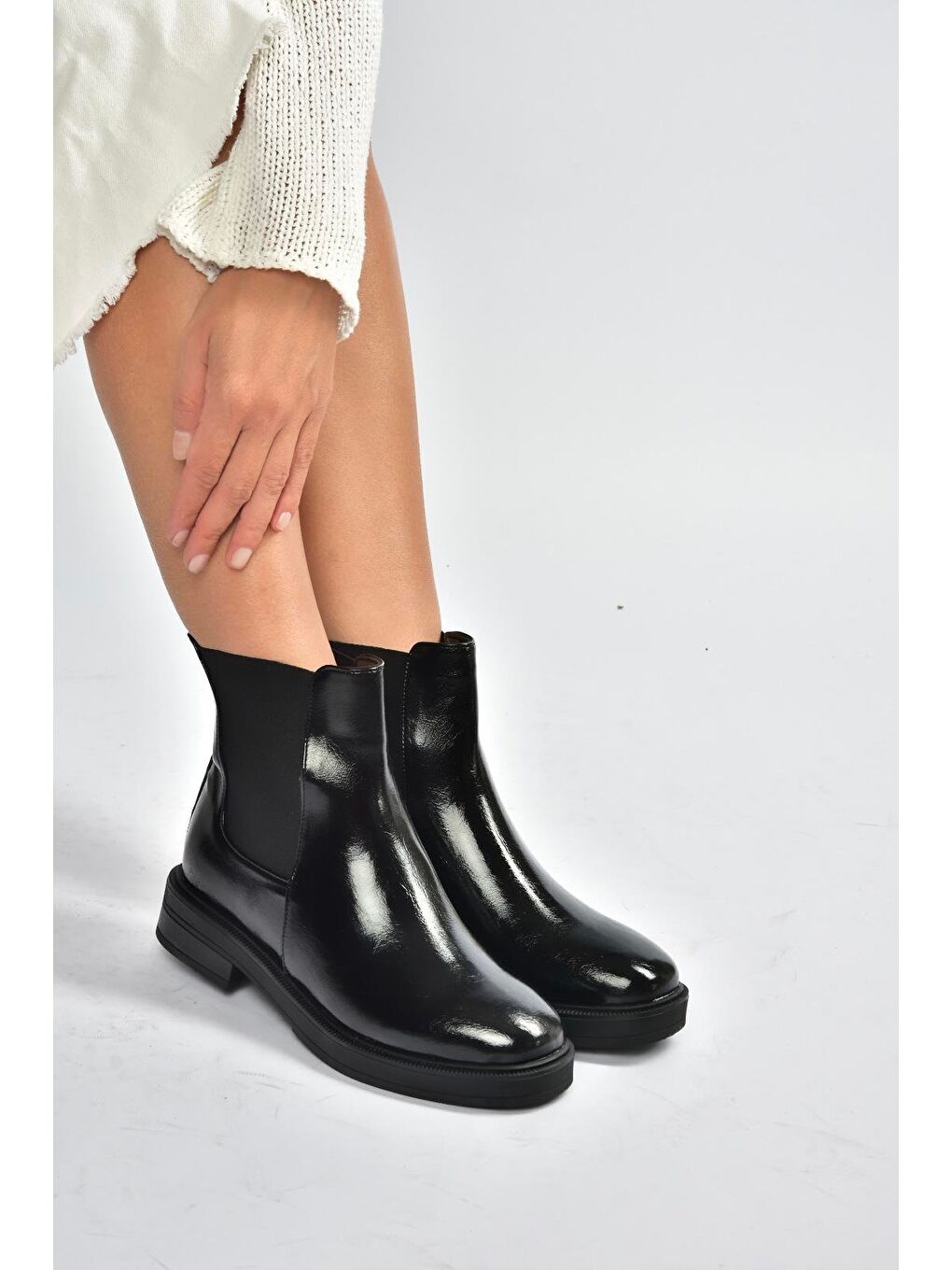 Siyah Kadın Bot V312217360-3
